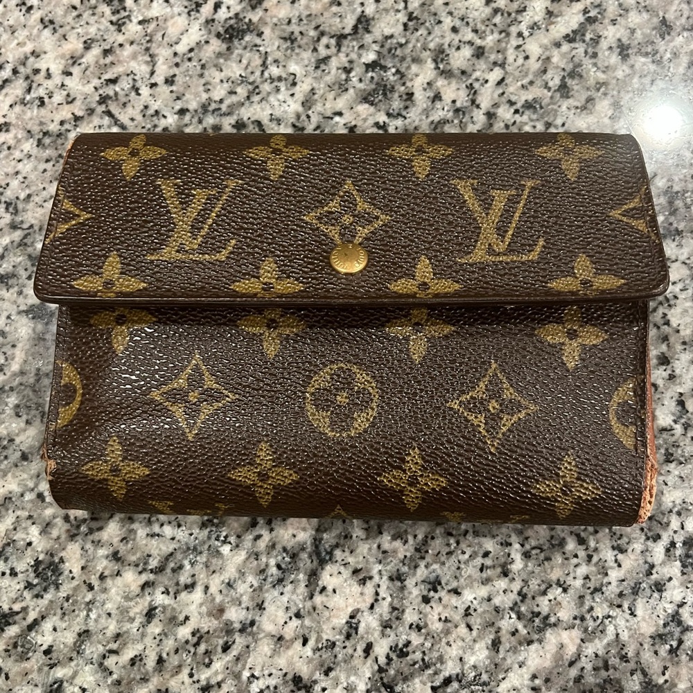 Louis Vuitton trifold monogram wallet